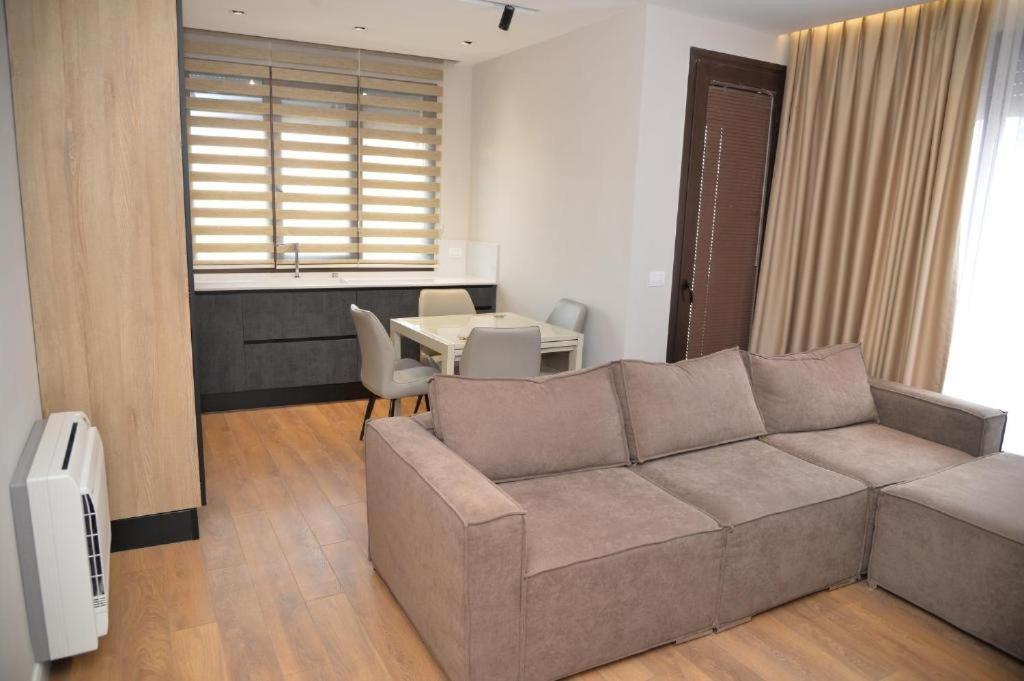 Apartment Terrace *